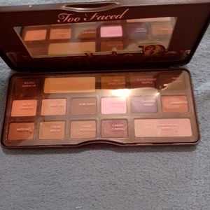 Too faced chocolate bar pallette